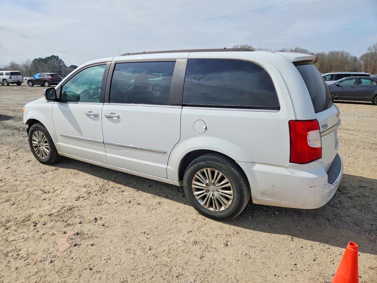 2015 CHRYSLER Minivan VIN 2C4RC1CG4FR656889 photo 2