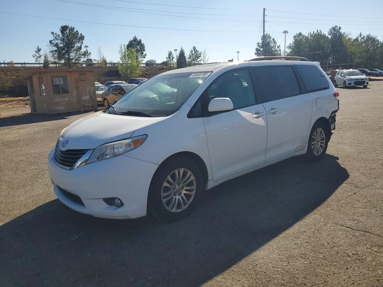 2014 Toyota Sienna VIN 5TDYK3DC4ES450354 photo 1
