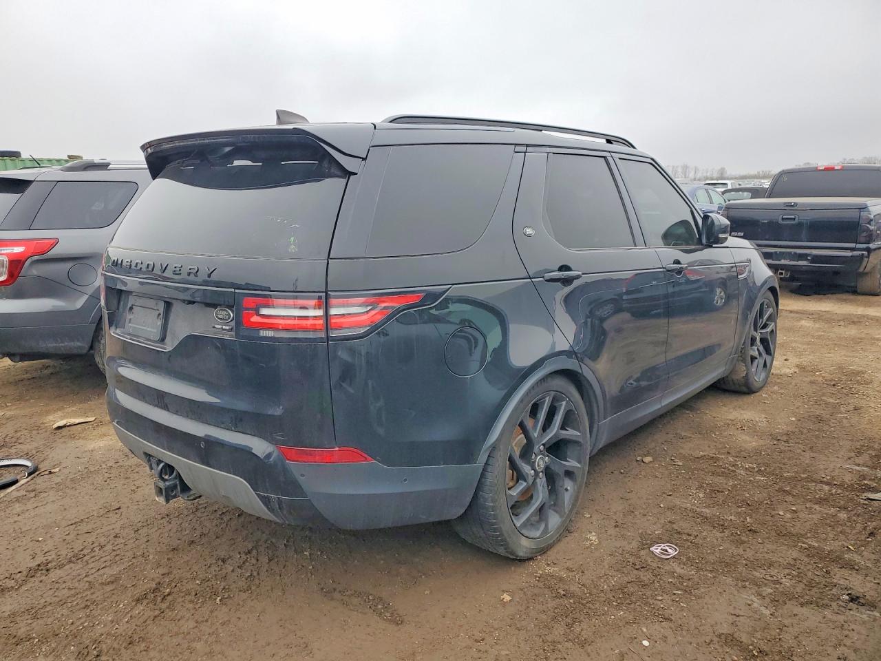 2017 Land Discovery VIN SALRHBBV3HA042147 photo 3