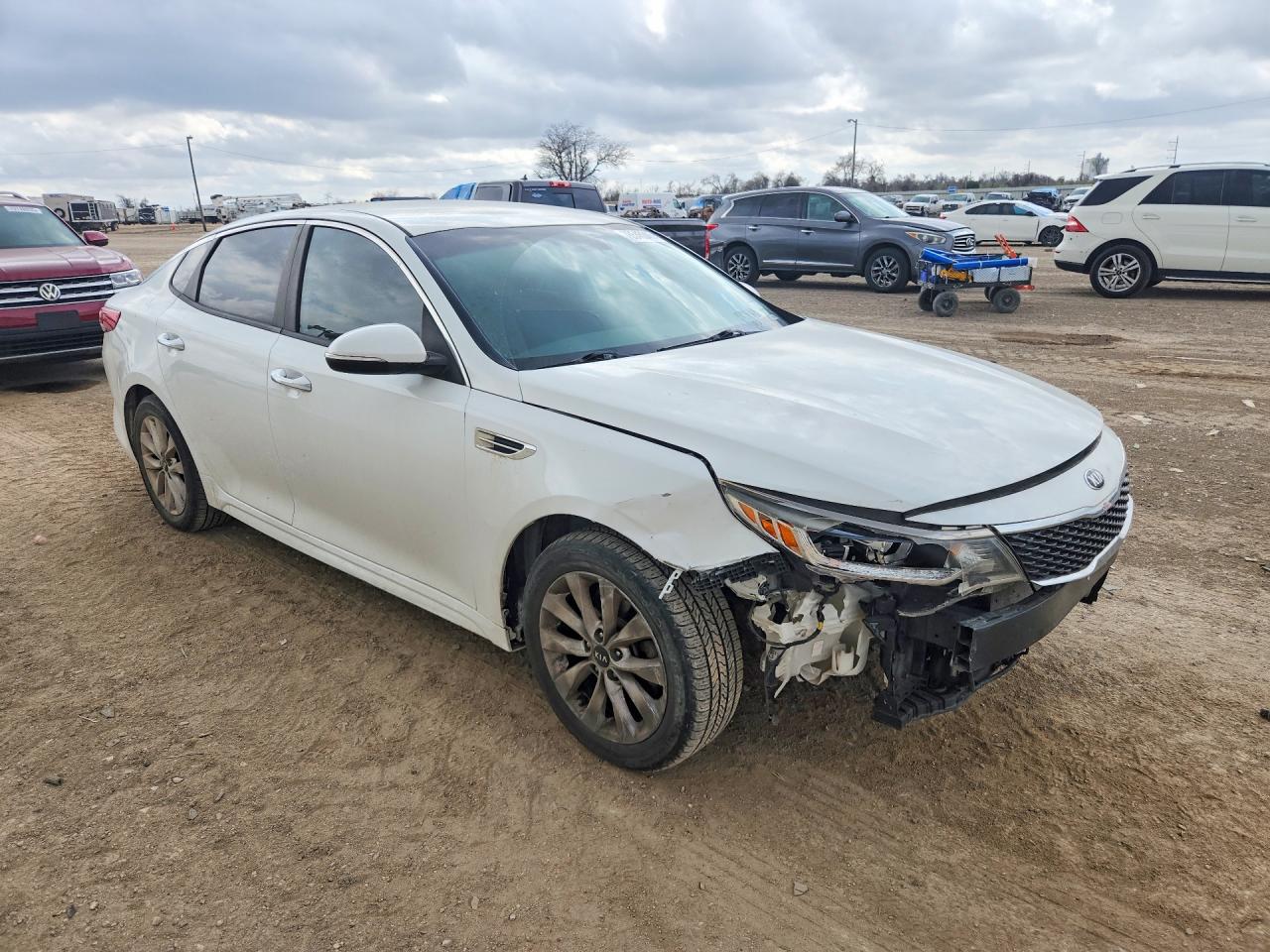 2017 Optima VIN 5XXGT4L31HG124355 photo 4