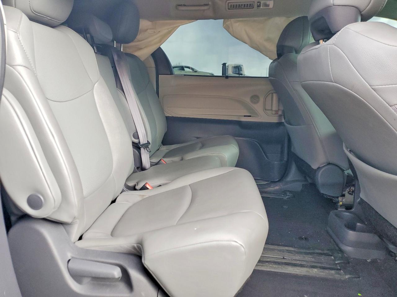2021 Toyota Sienna VIN 5TDYRKEC1MS041103 photo 11