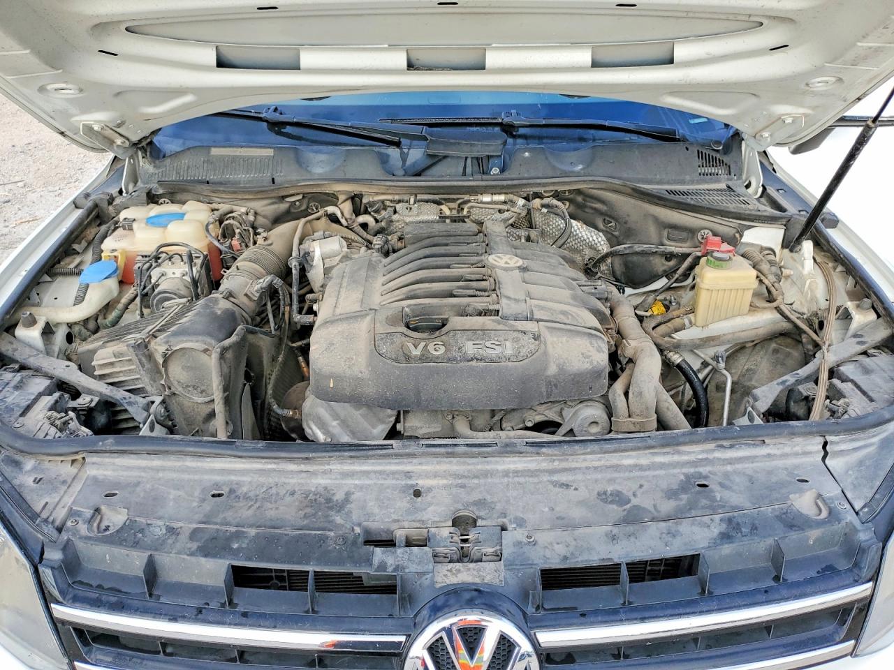 2013 Volkswagen Touareg VIN WVGEF9BP8DD005895 photo 12