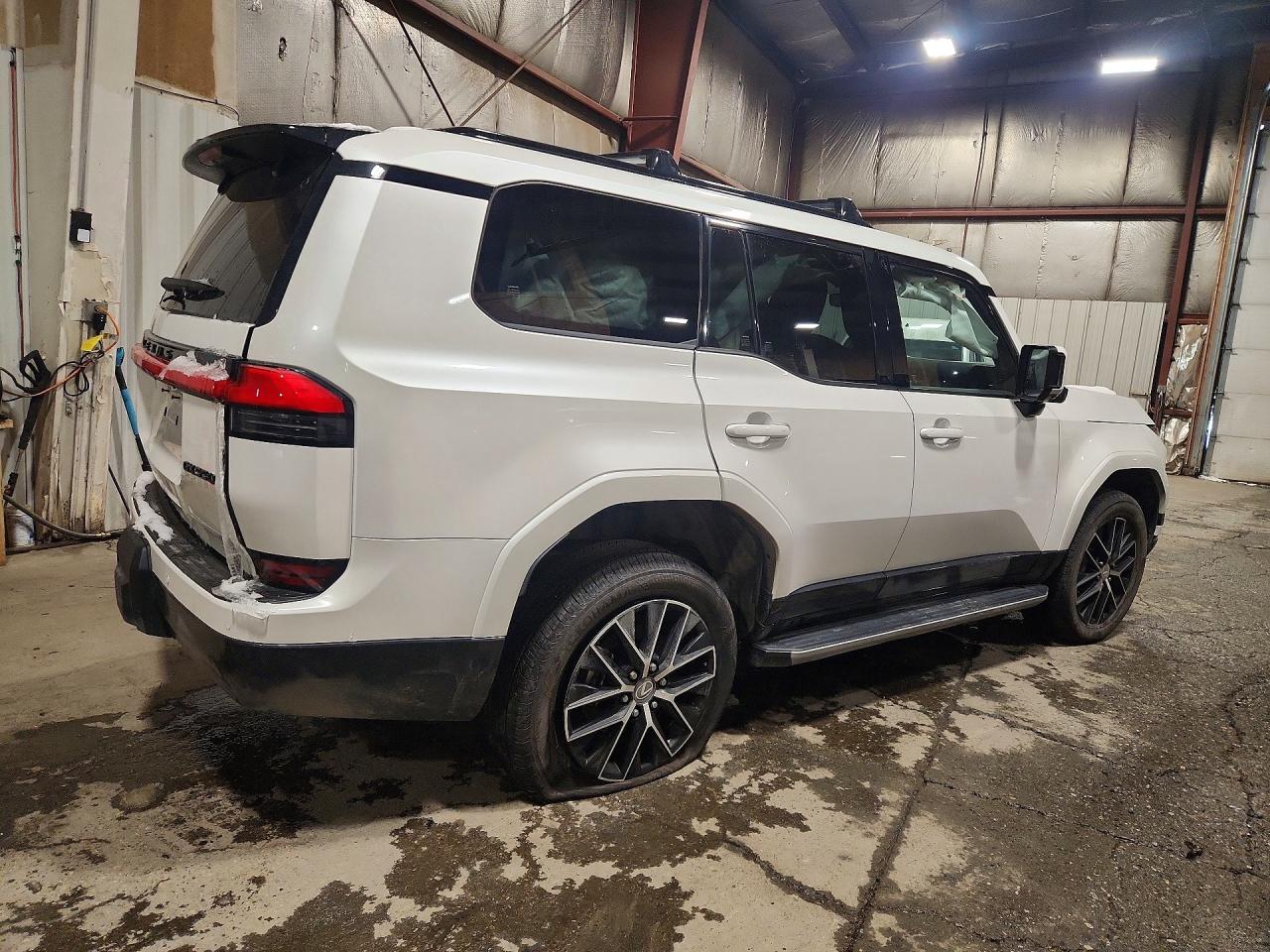 2024 Lexus Gx VIN JTJTBCDX9R5026805 photo 3