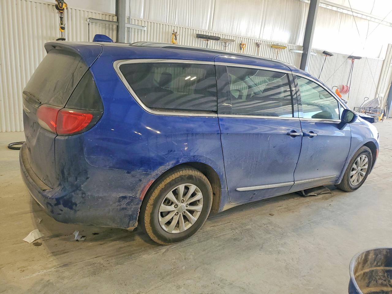 2019 Chrysler Pacifica VIN 2C4RC1BG9KR548389 photo 3
