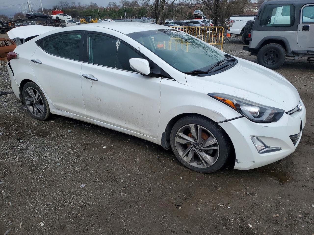 2016 Hyundai Elantra VIN 5NPDH4AE1GH733764 photo 4