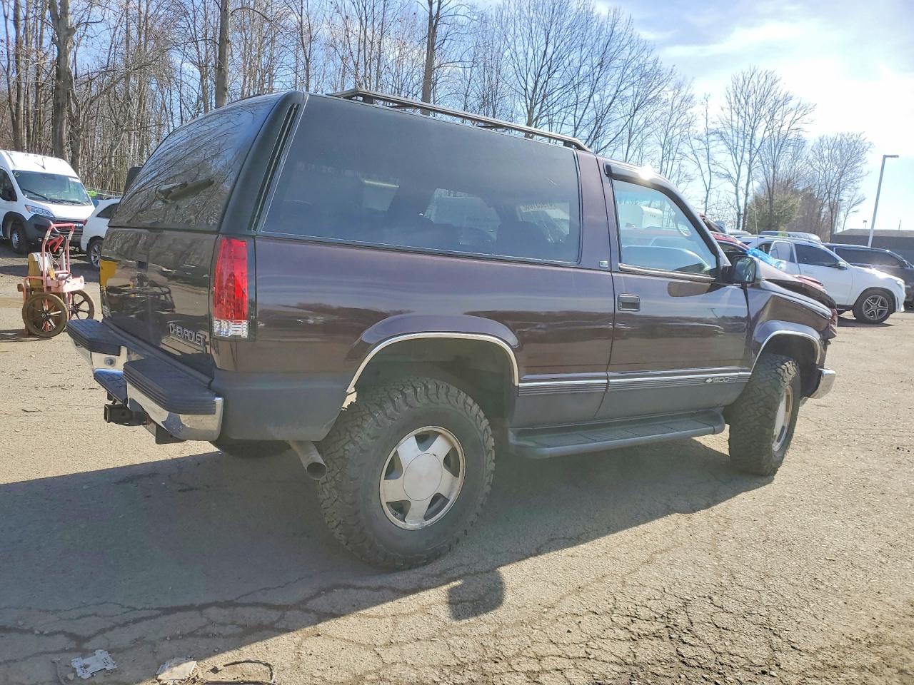 1997 Chevrolet Tahoe VIN 3GNEK18R8VG190200 photo 3