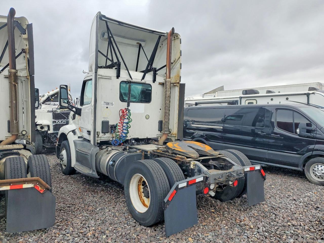 2016 PETERBILT All models VIN 1XPBA48X4GD361702 photo 3