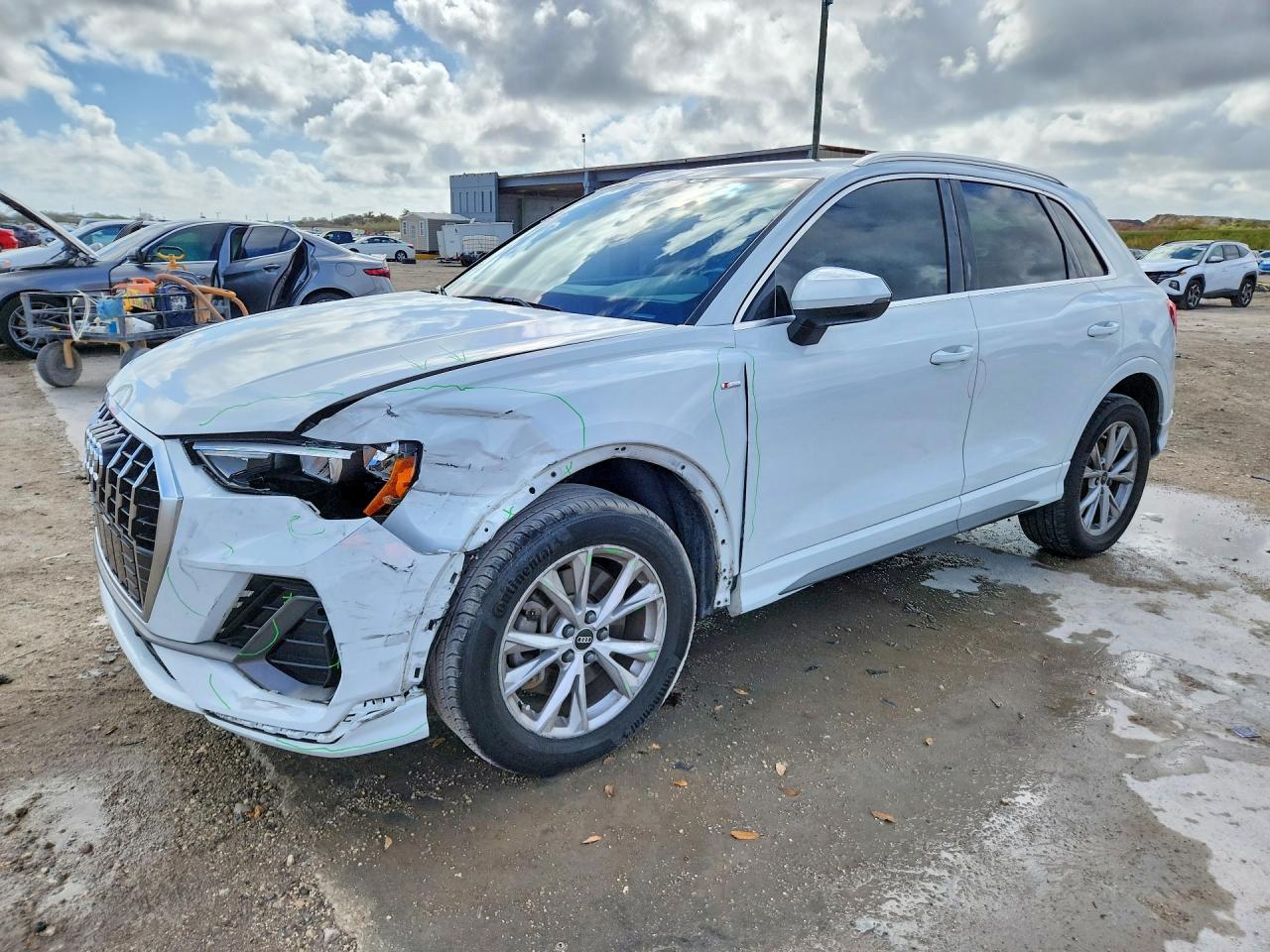 2021 Audi Q3 VIN WA1DECF39M1046202 photo 1