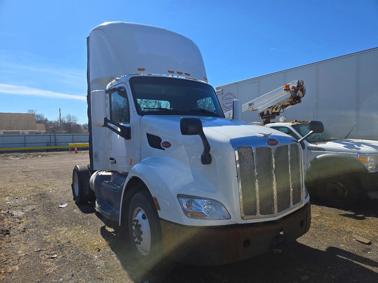 2016 PETERBILT All models VIN 1XPBA48X2GD339682 photo 1