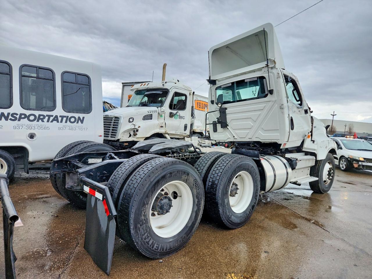 2025 International All models VIN 3HSDZTZR2SN152423 photo 4