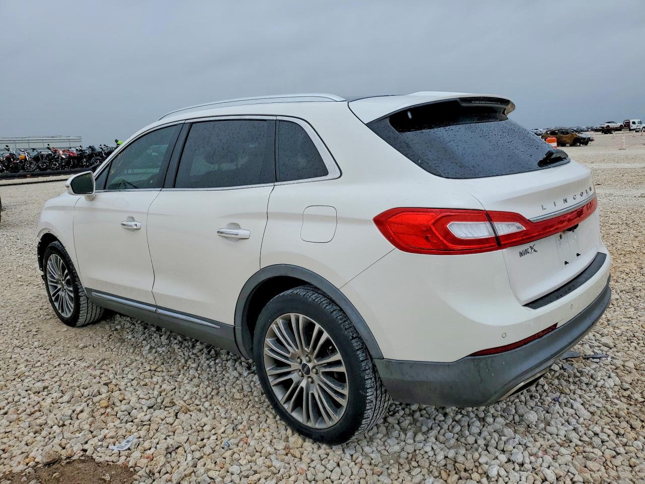 2017 Lincoln Mkx VIN 2LMPJ6LR4HBL28928 photo 2