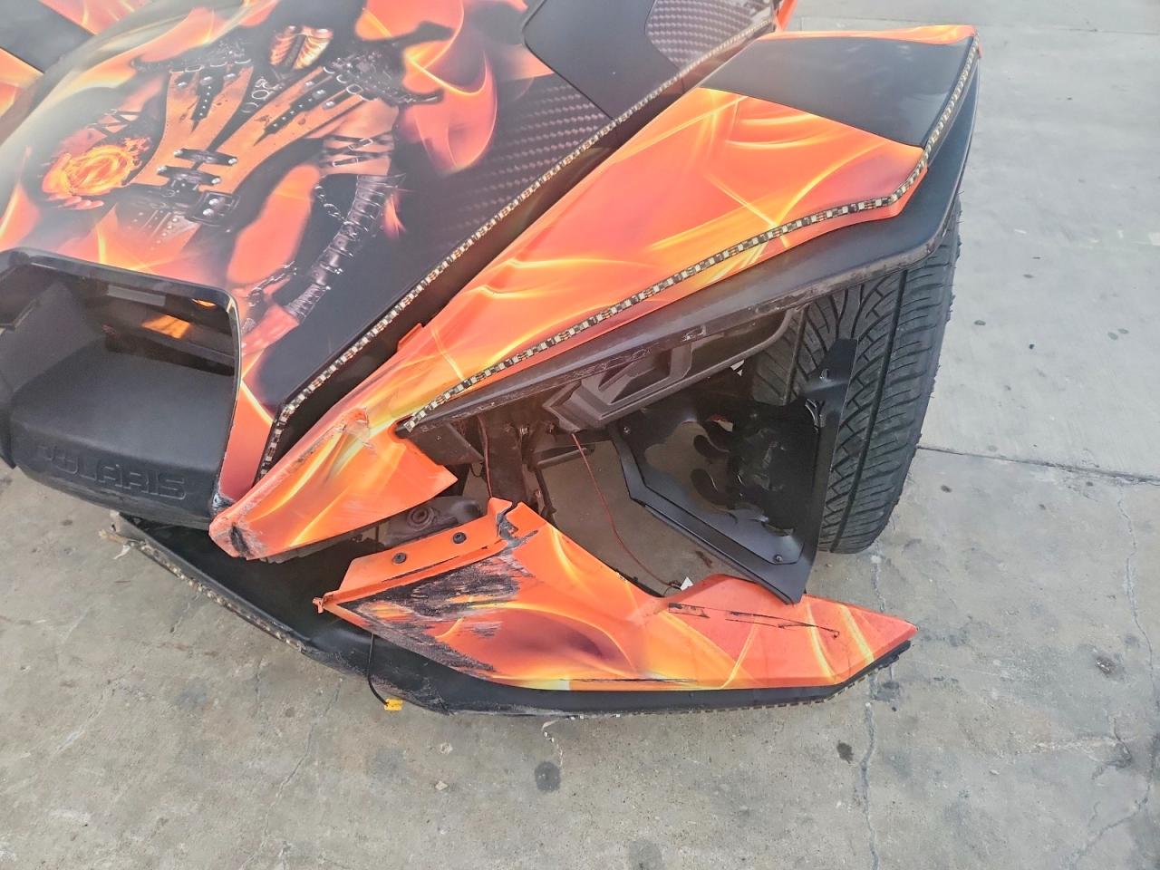 2017 Polaris Slingshot VIN 57XAARFA2H8121235 photo 9