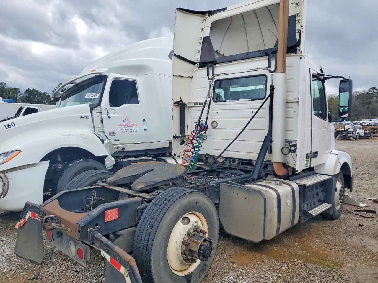 2015 Volvo All models VIN 4V4N19TG6FN922790 photo 4