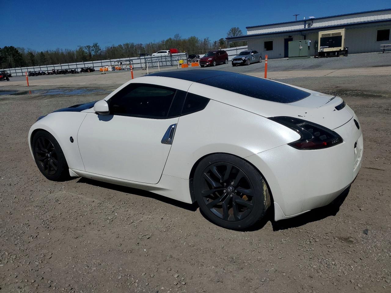 2016 Nissan 370z VIN JN1AZ4EH1GM936683 photo 2