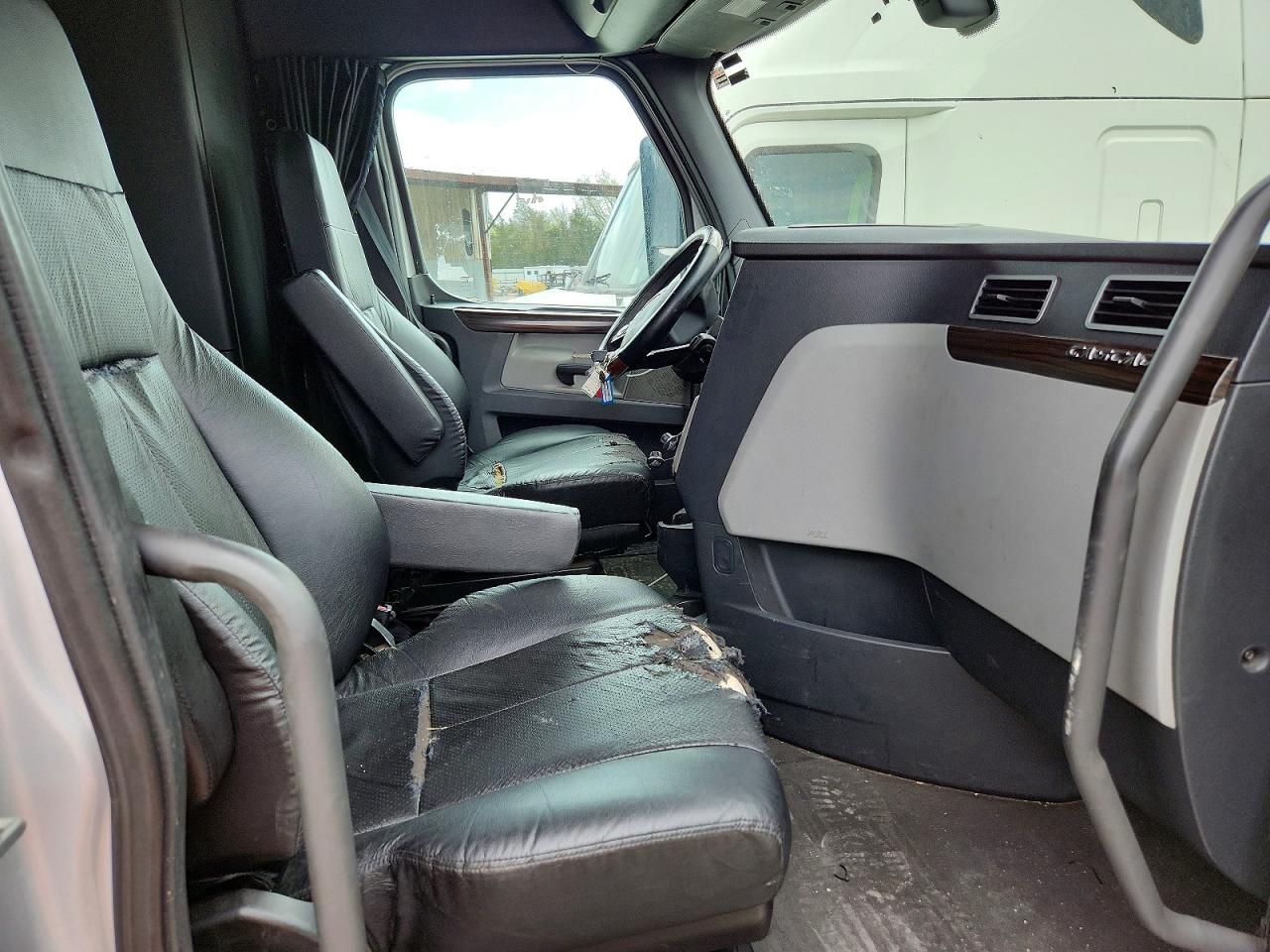 2020 FREIGHTLINER All other VIN 3AKJHHDR3LSLS7741 photo 5
