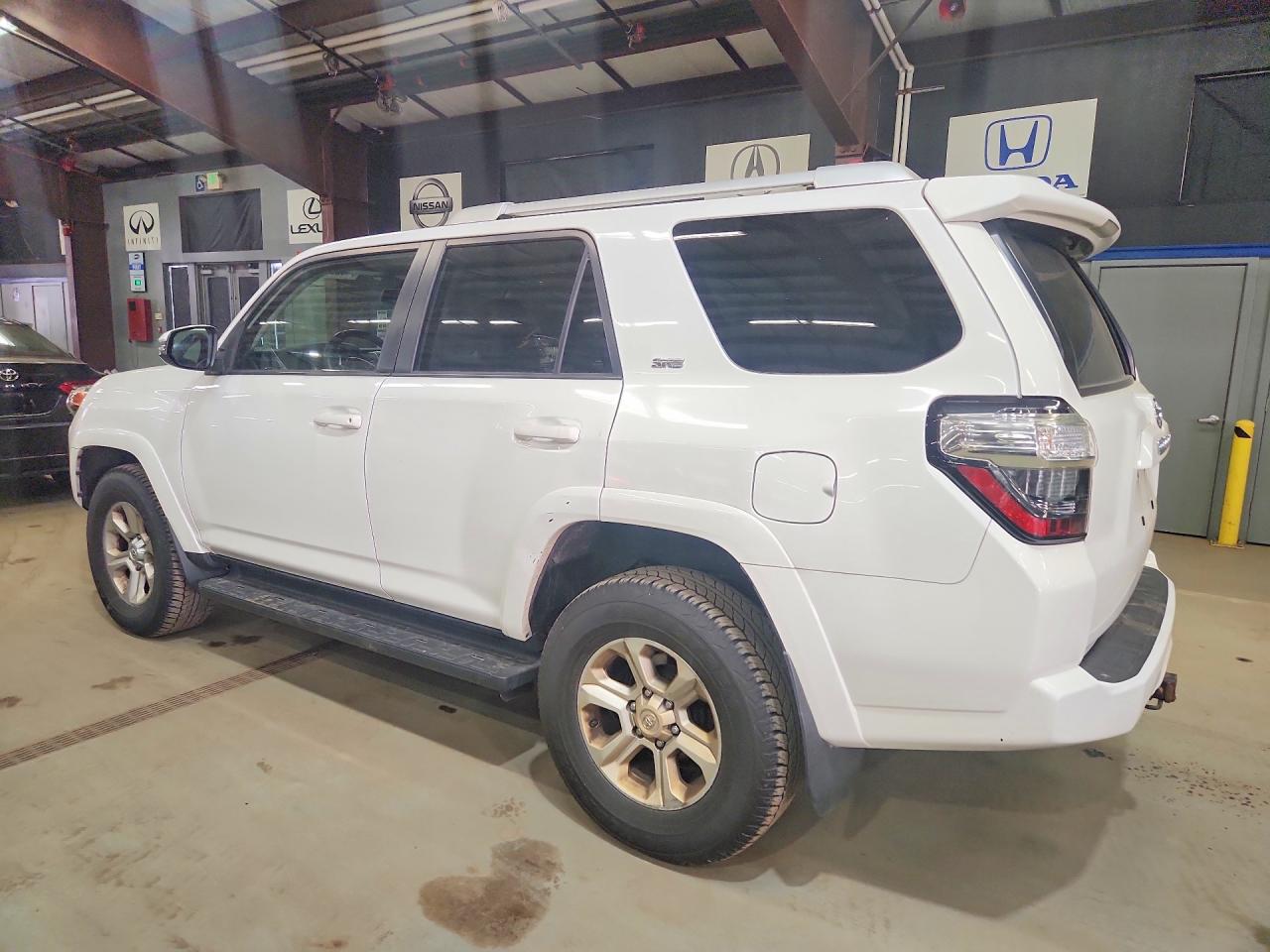 2016 Toyota 4runner VIN JTEBU5JR4G5388396 photo 2