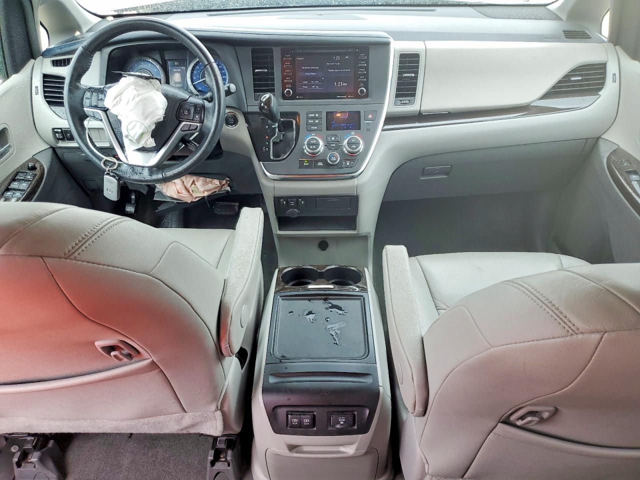 2018 Toyota Sienna VIN 5TDYZ3DC0JS942398 photo 8