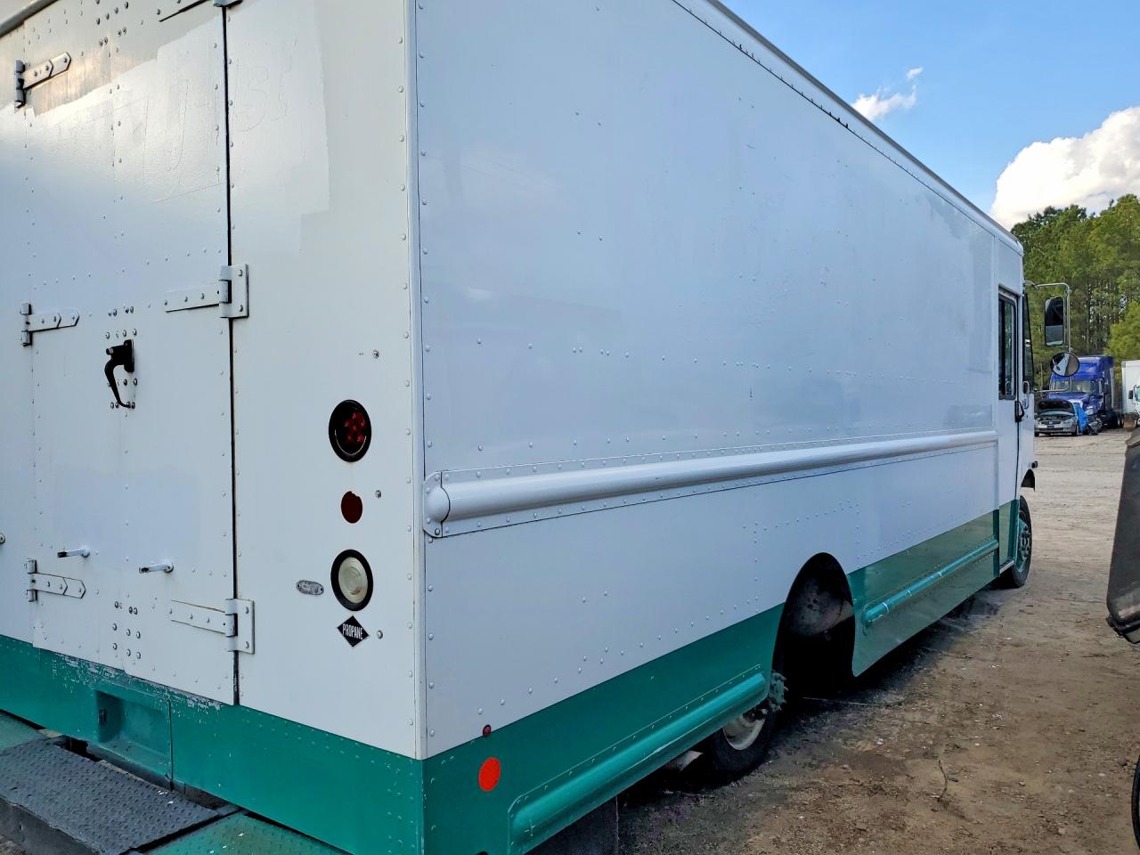 2016 FREIGHTLINER Mt45 chass VIN 4UZAC2DV7GCHP5965 photo 3