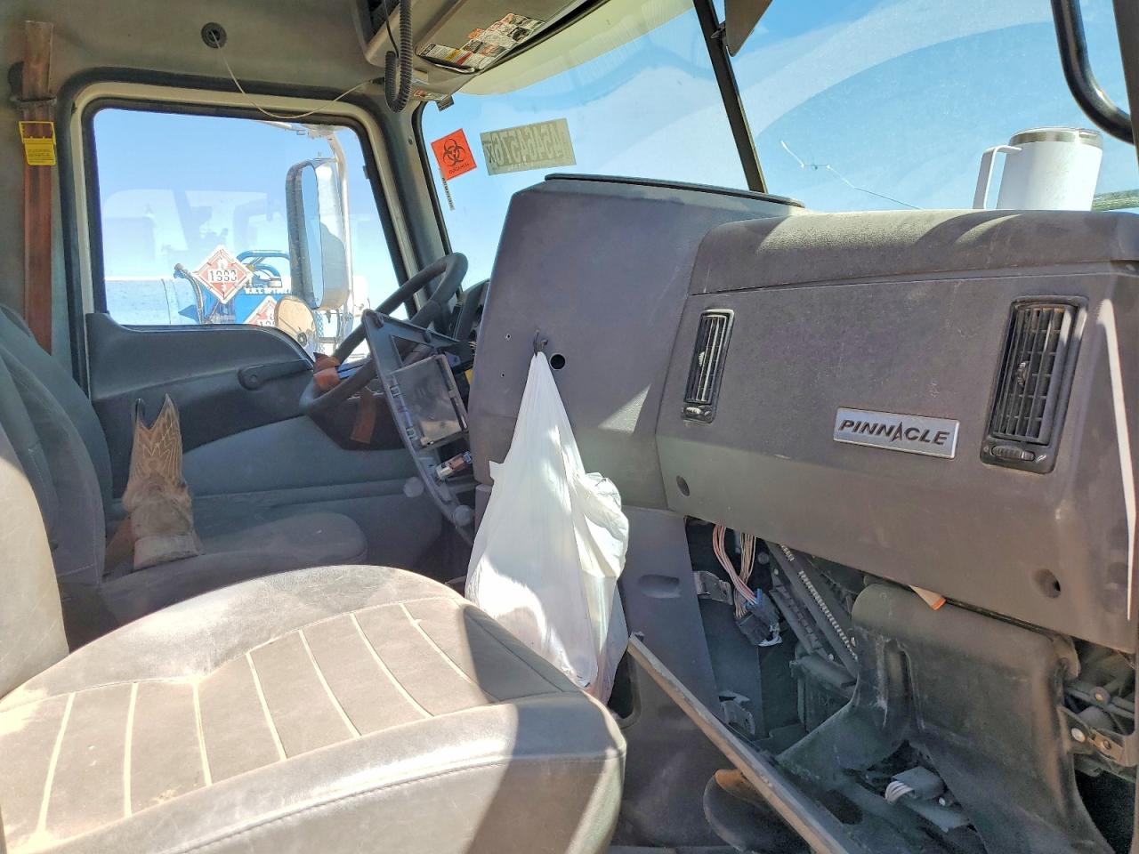 2018 MACK All models VIN 1M1AN09Y3JM027265 photo 5