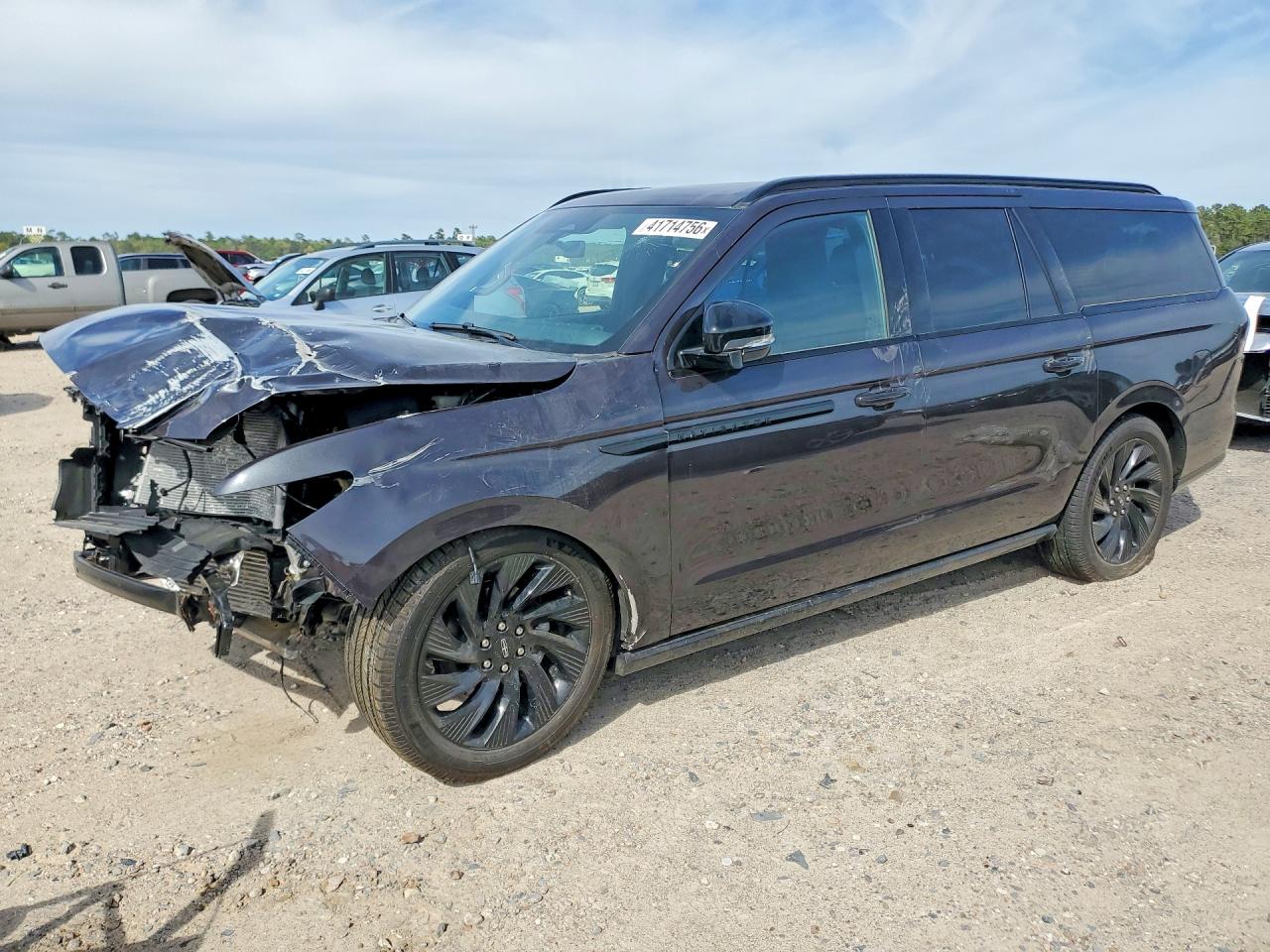 2025 Lincoln Navigator VIN 5LMJJ3LG5SEL21347 photo 1