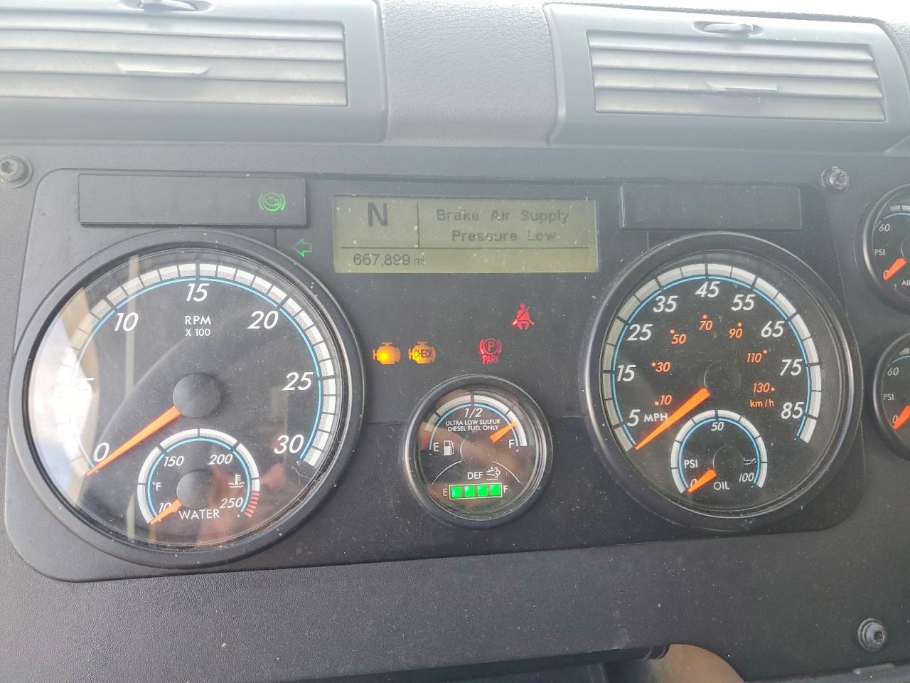 2017 FREIGHTLINER All other VIN 3AKJGLDR8HDHU1652 photo 8