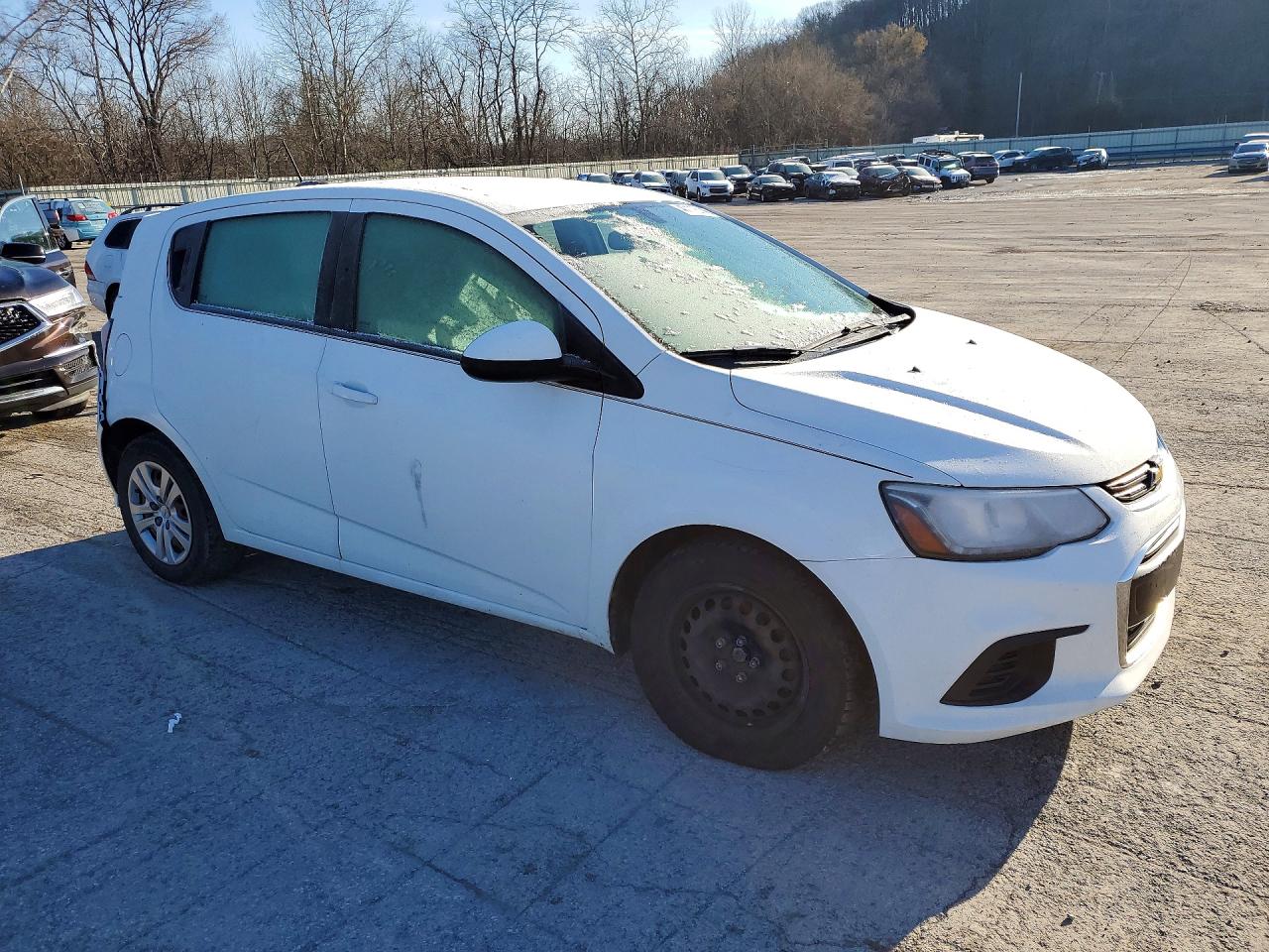 2017 Chev Sonic VIN 1G1JG6SG8H4170567 photo 4