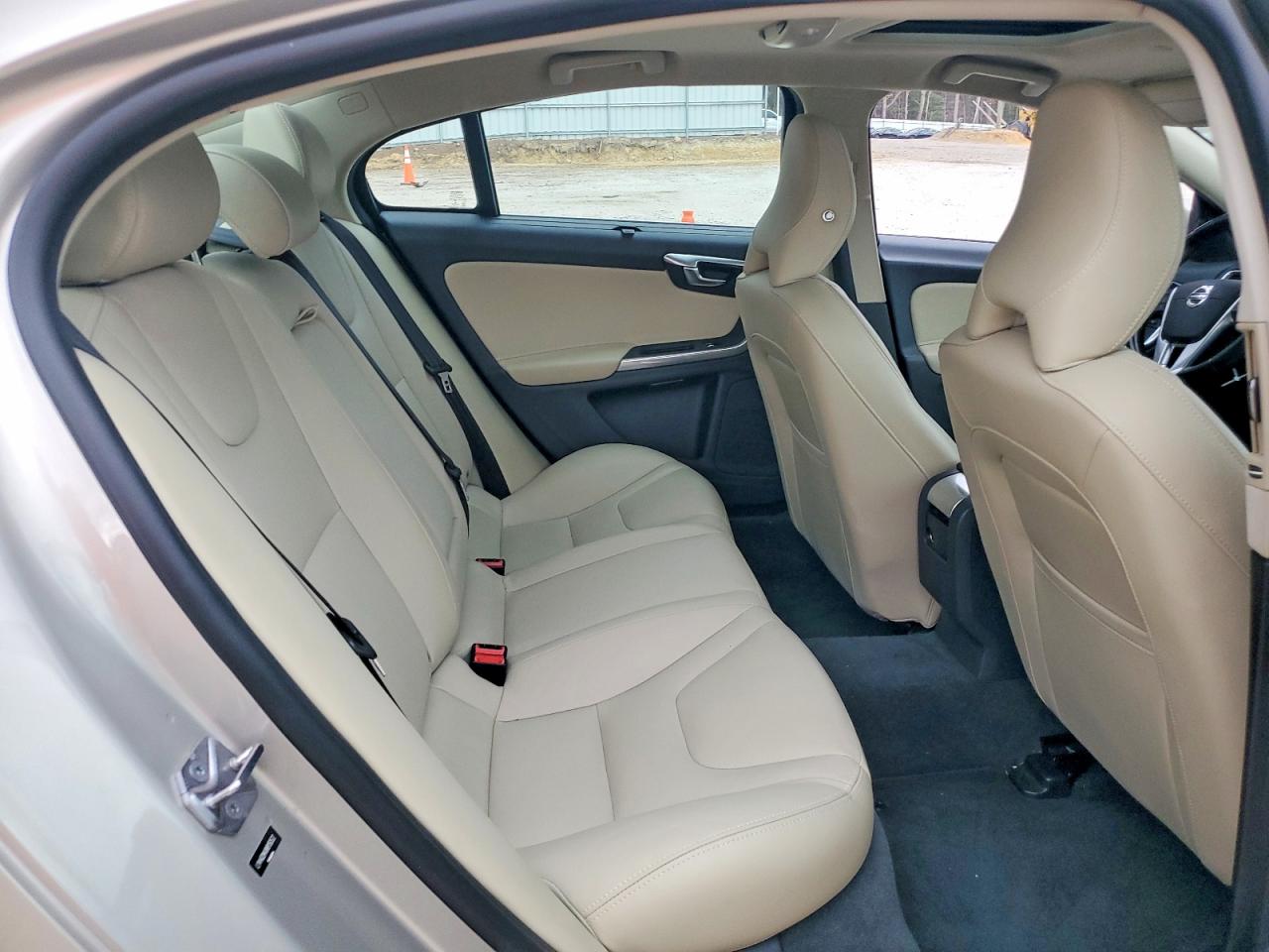 2017 Volvo S60 VIN LYV402HK8HB150522 photo 10