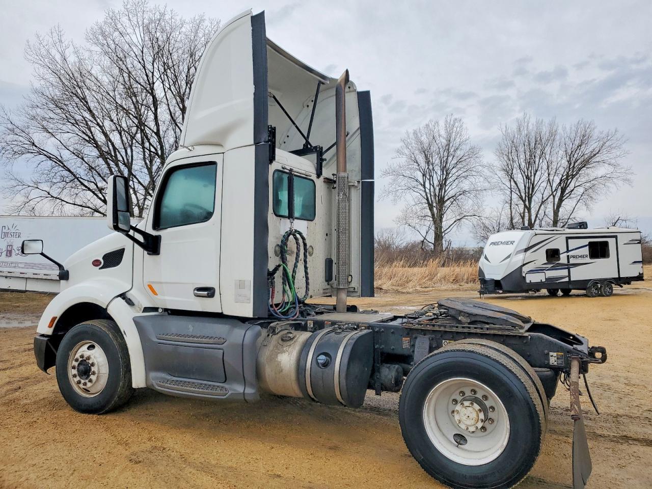 2017 PETERBILT All models VIN 1XPBA48X8HD409526 photo 3