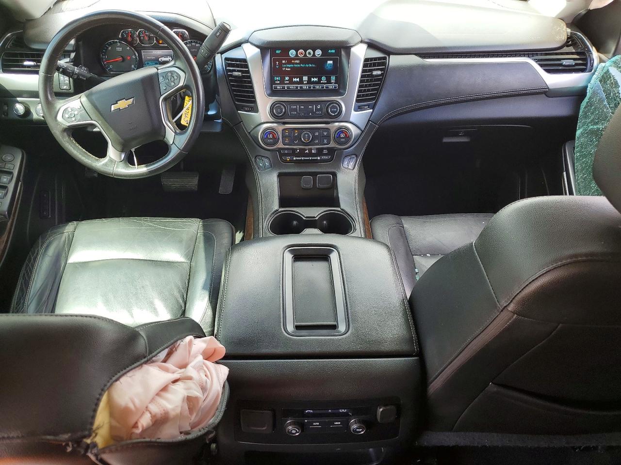 2020 Chevrolet Suburban VIN 1GNSKHKC3LR101596 photo 8