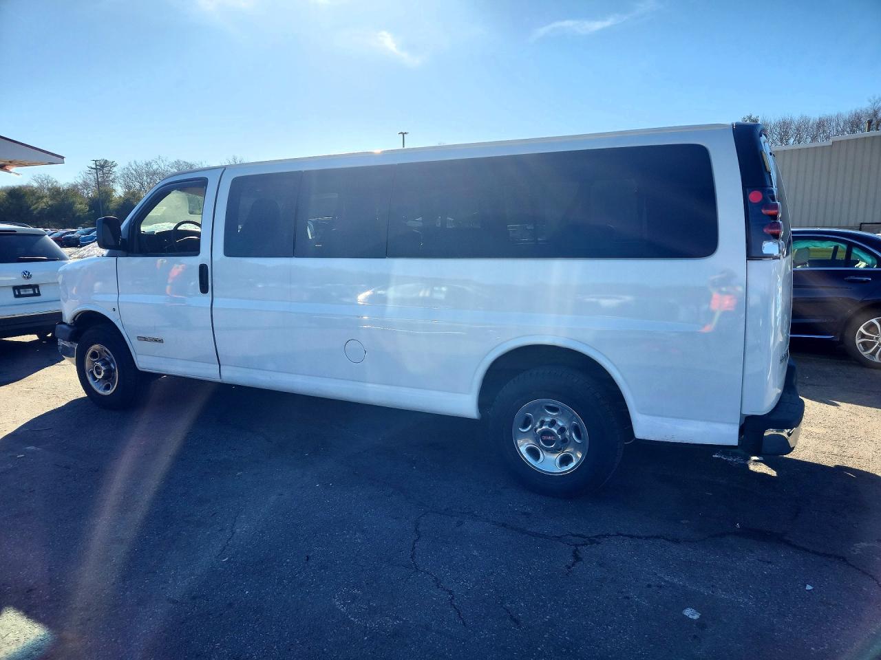 2006 GMC Savana VIN 1GJHG39U761236596 photo 2