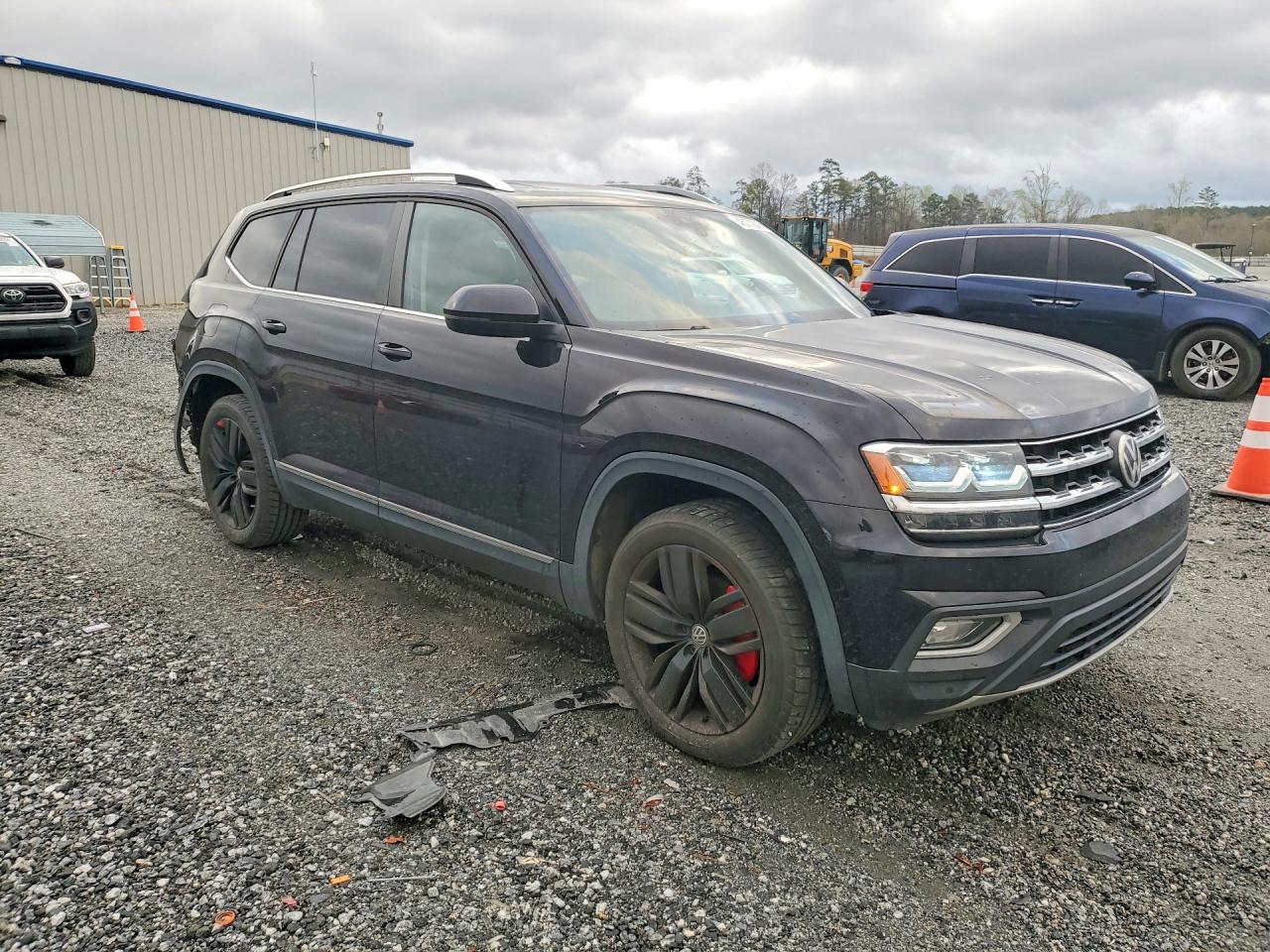 2018 Volkswagen Atlas VIN 1V2ER2CA6JC537871 photo 4