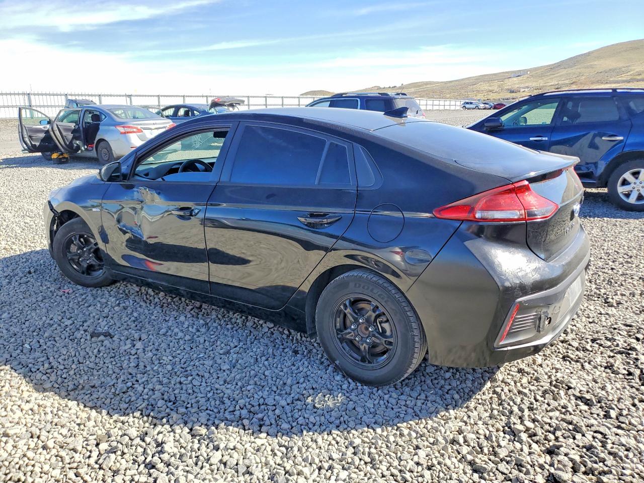 2020 Hyundai Ioniq VIN KMHC65LC0LU227938 photo 2