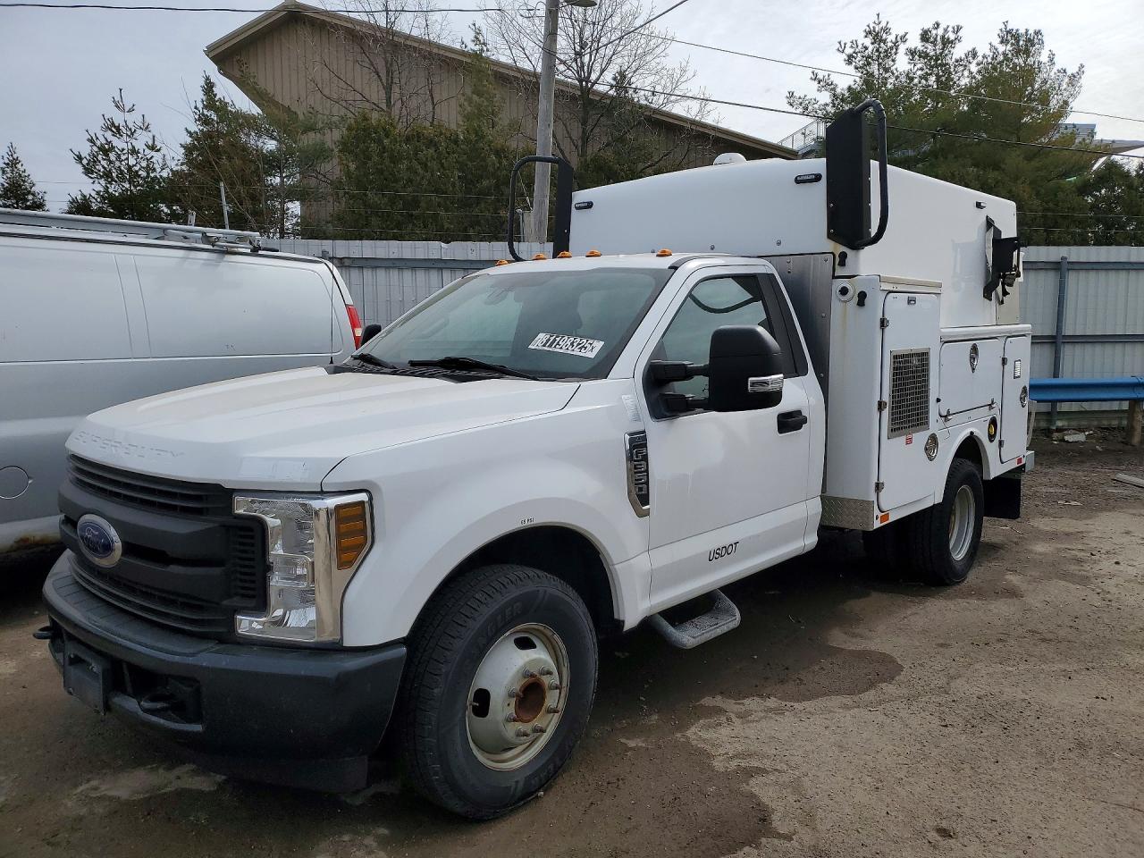 2019 Ford F350 VIN 1FDRF3G69KEF73014 photo 1