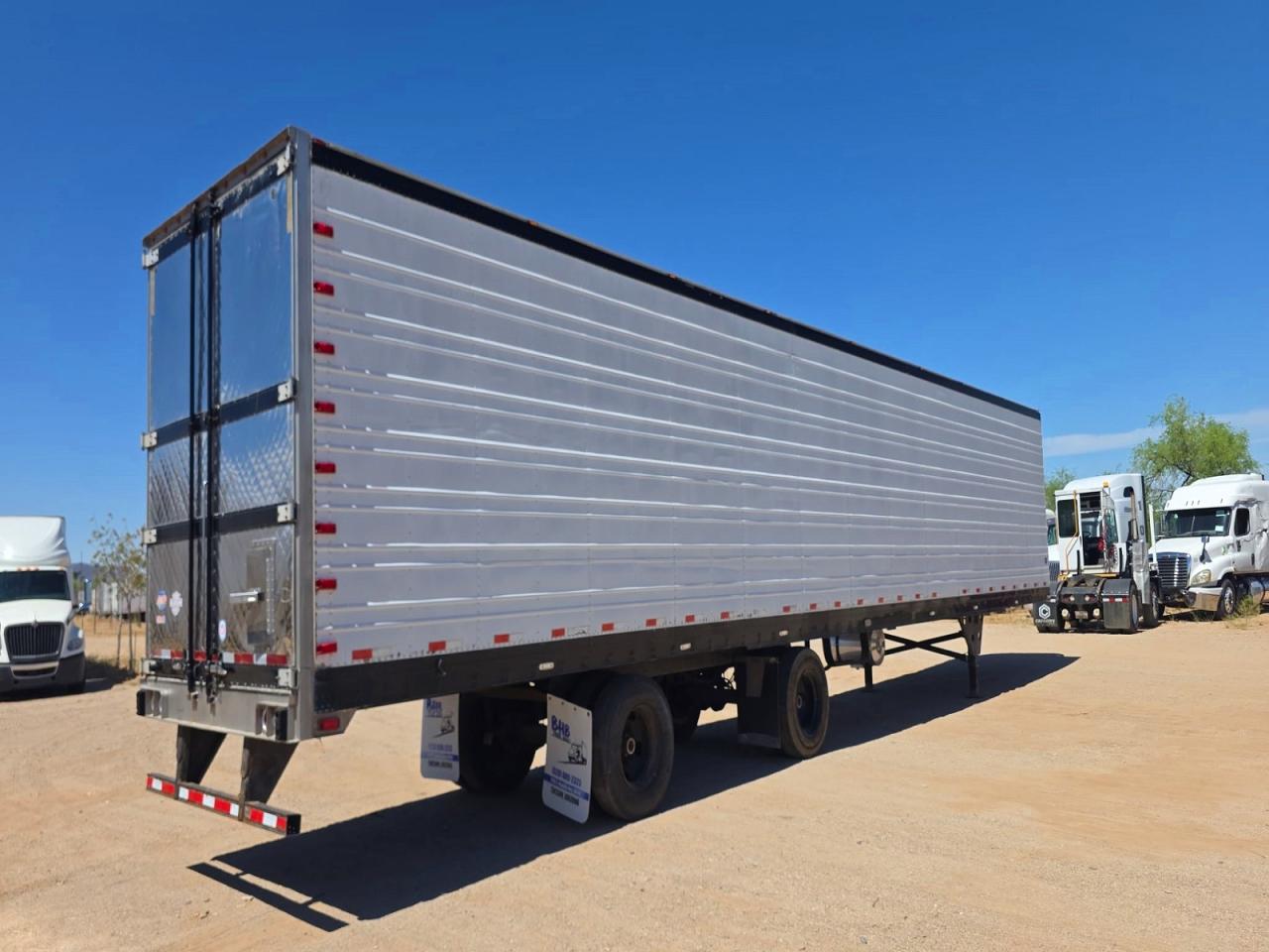 2011 UTILITY Vs2ra VIN 1UYVS2530BM095011 photo 4