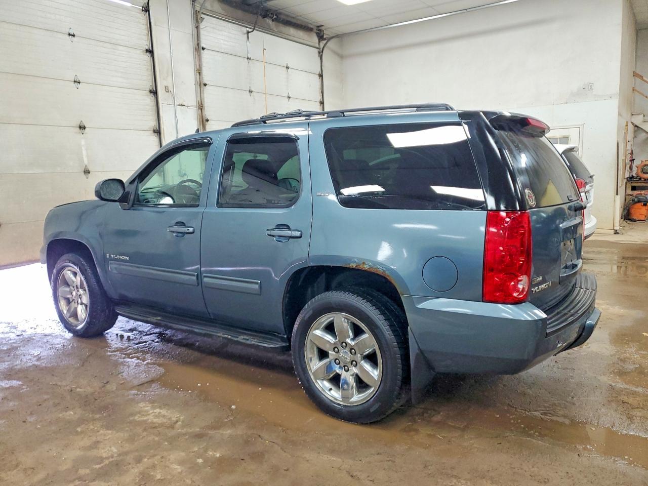 2009 GMC Yukon VIN 1GKFK33069R255251 photo 2