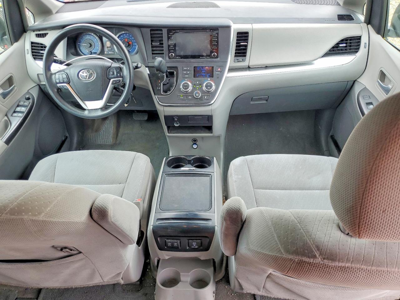 2018 Toyota Sienna VIN 5TDKZ3DC7JS913471 photo 8