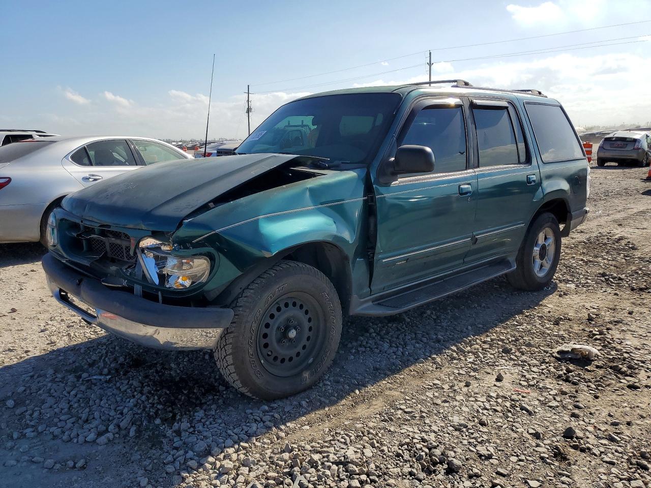1998 Ford Explorer VIN 1FMZU32X7WZC14586 photo 1