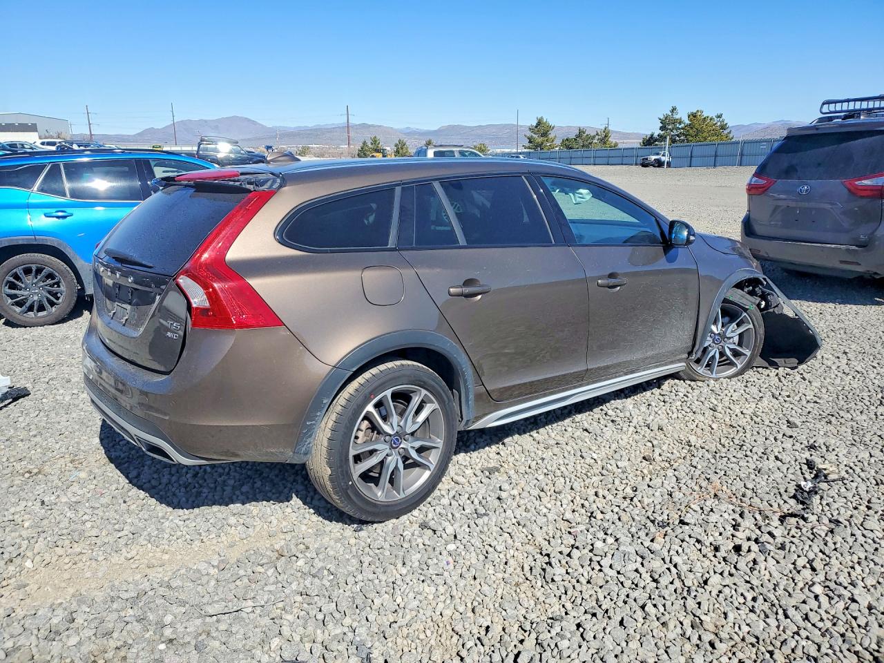 2018 Volvo V60 VIN YV440MWK5J2058058 photo 3