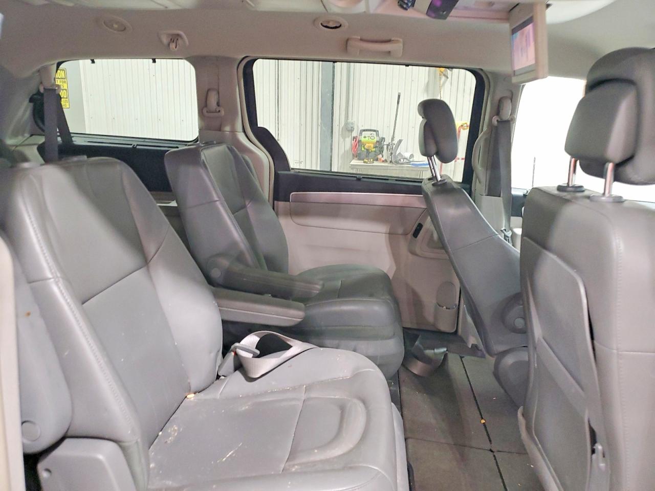 2012 VOLKSWAGEN Routan VIN 2C4RVABG9CR321294 photo 11