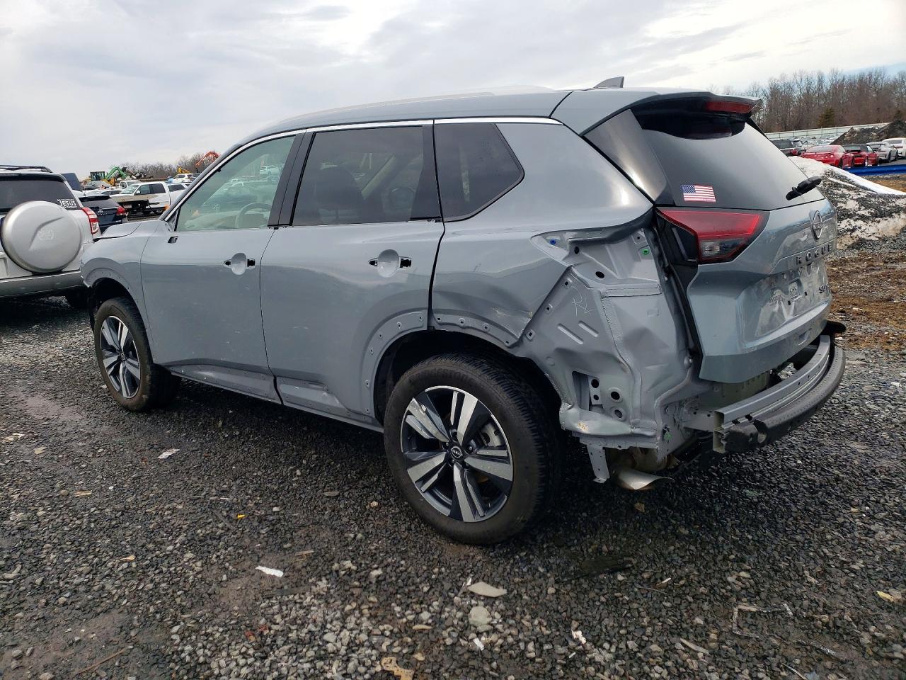 2024 Nissan Rogue VIN 5N1BT3CB5RC728032 photo 2
