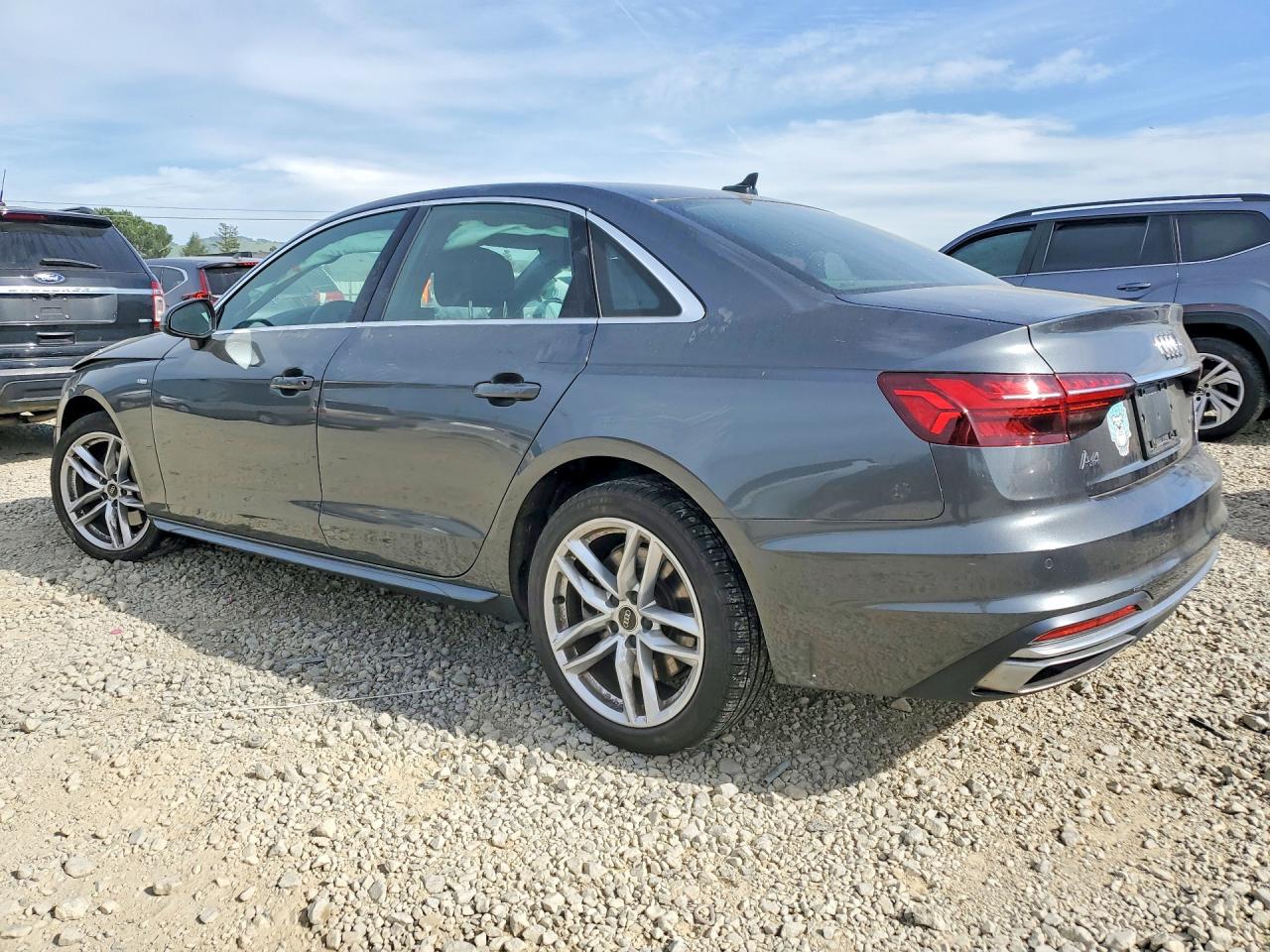 2021 Audi A4 VIN WAUDAAF47MA031421 photo 2