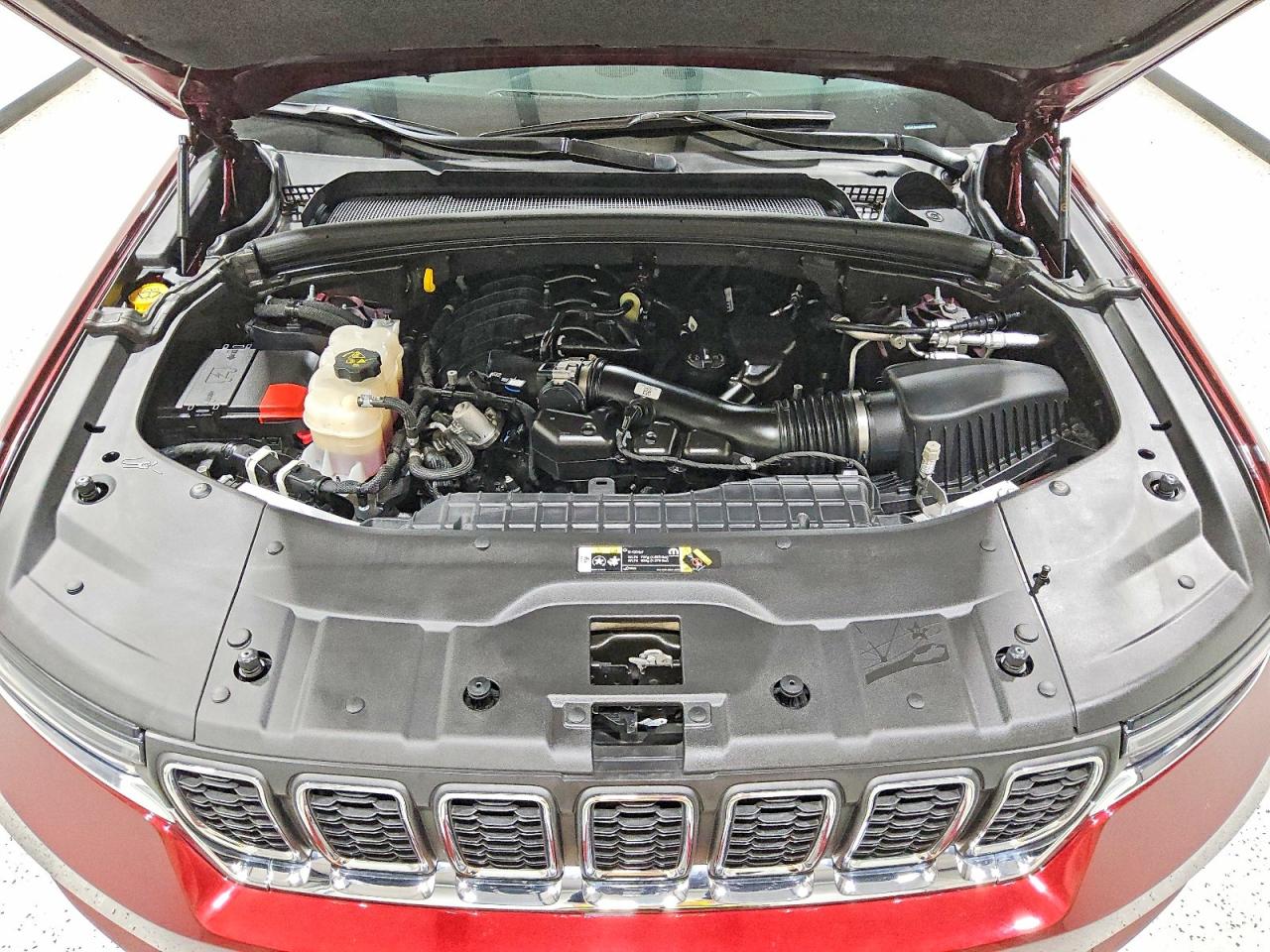 2025 Jeep Grand cher VIN 1C4RJHAG5SC298206 photo 12