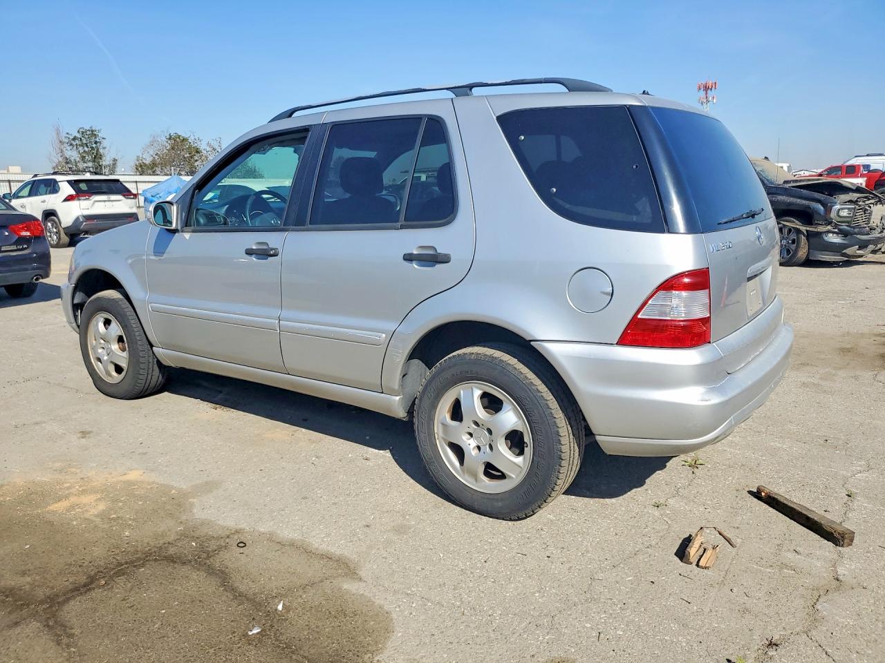 2002 Mercedes M-class VIN 4JGAB54E72A347691 photo 2