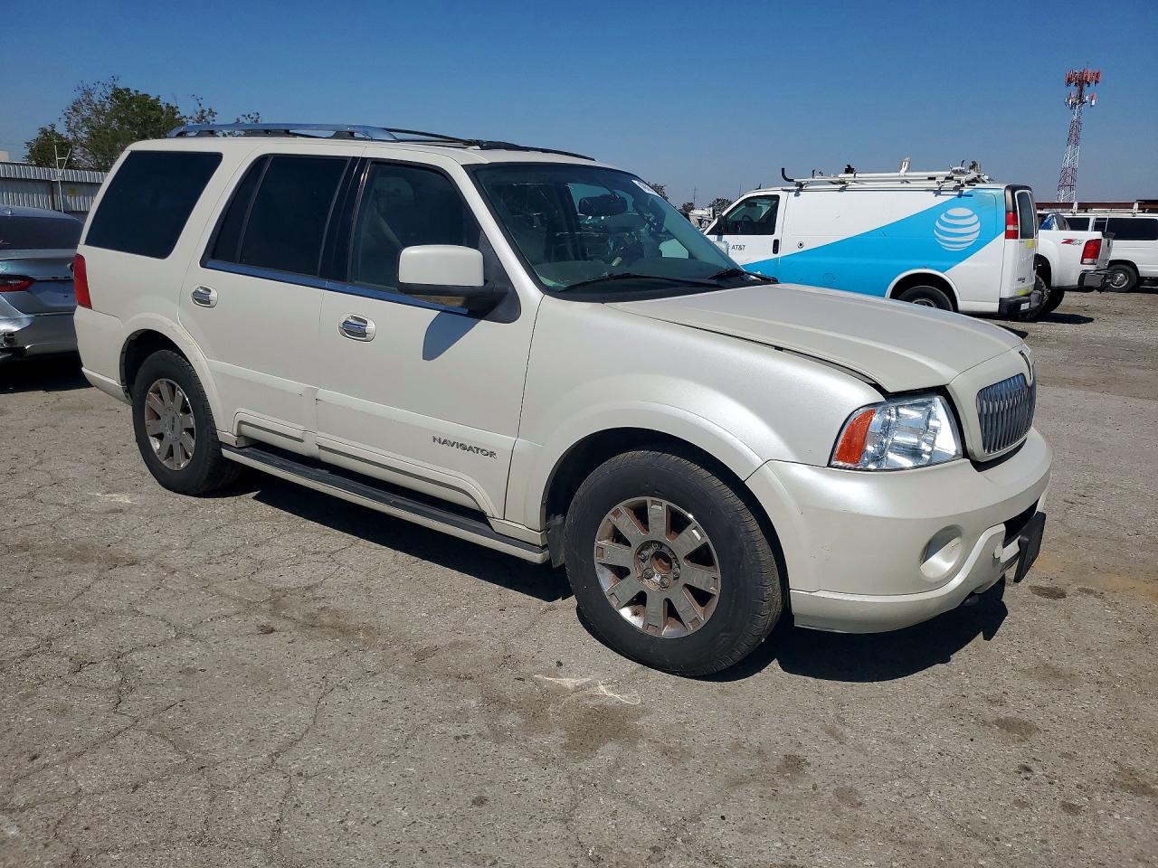 2004 LINCOLN Navigator VIN 5LMFU27R34LJ37915 photo 4