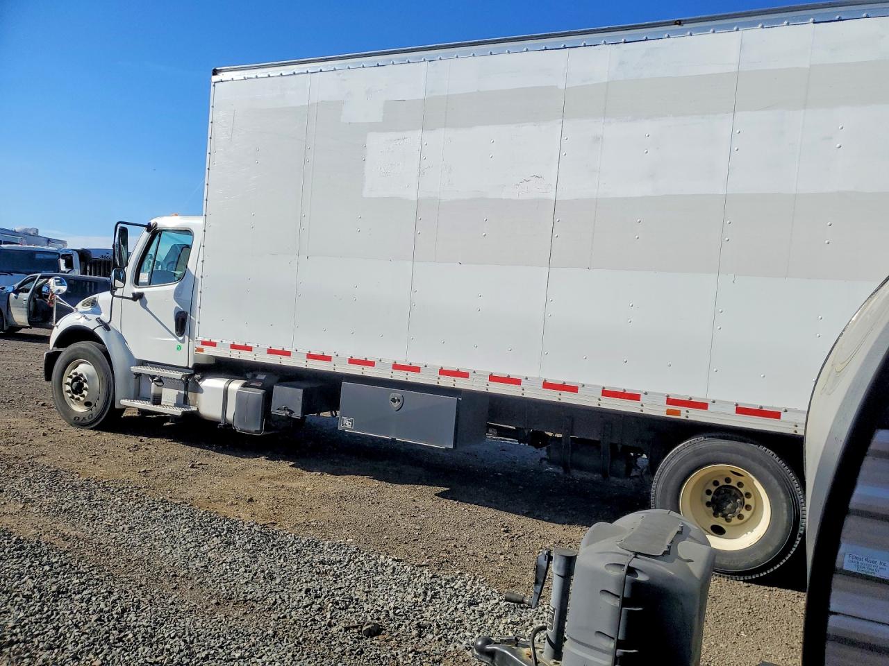 2019 FREIGHTLINER All other VIN 1FVACXD20KHKK5740 photo 2