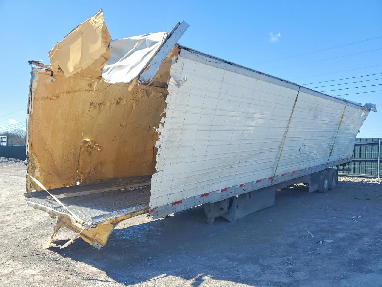 2018 UTILITY All models VIN 1UYVS2539J2219206 photo 2