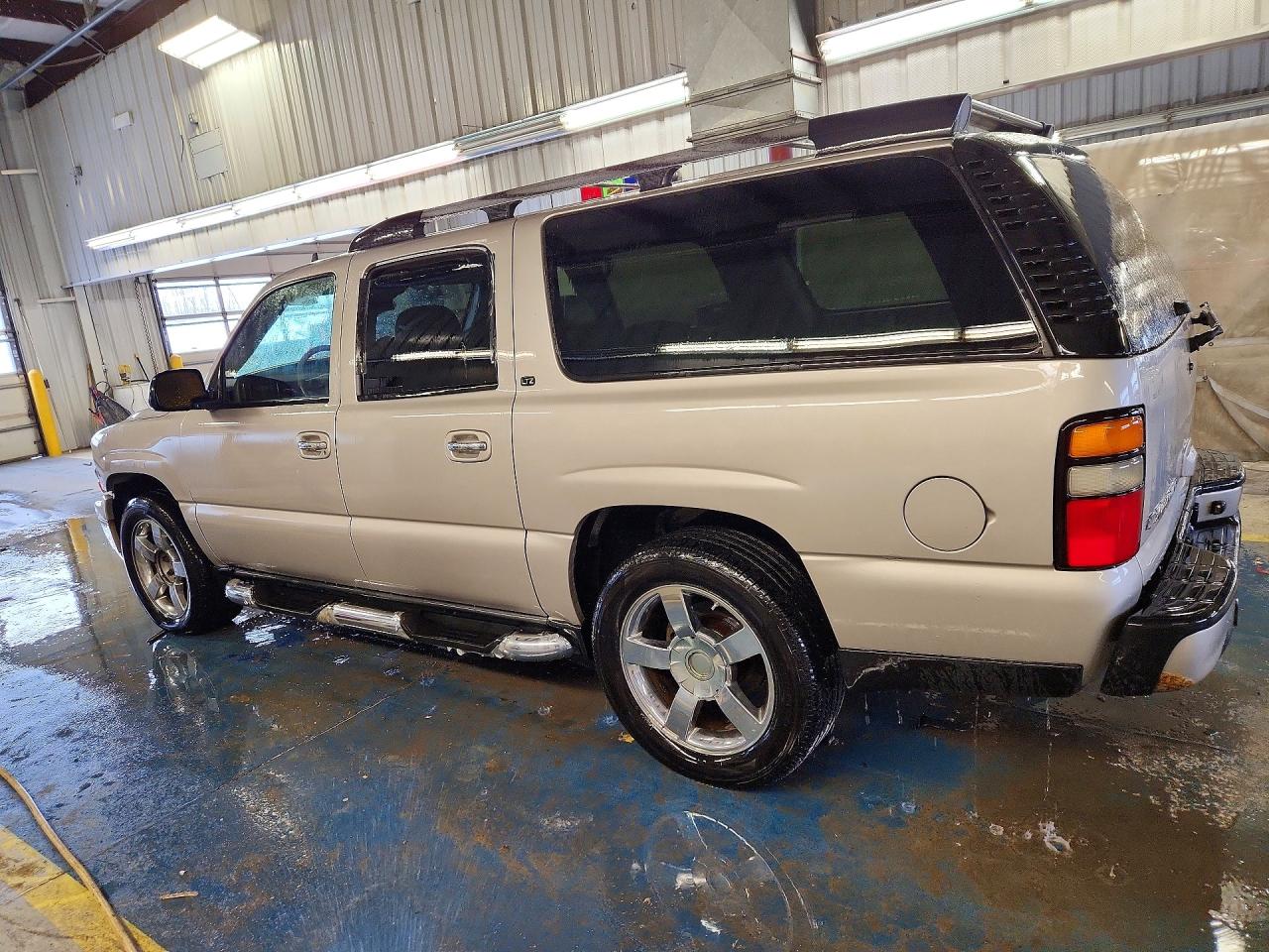 2006 Chevrolet Suburban VIN 3GNFK16U56G114849 photo 2