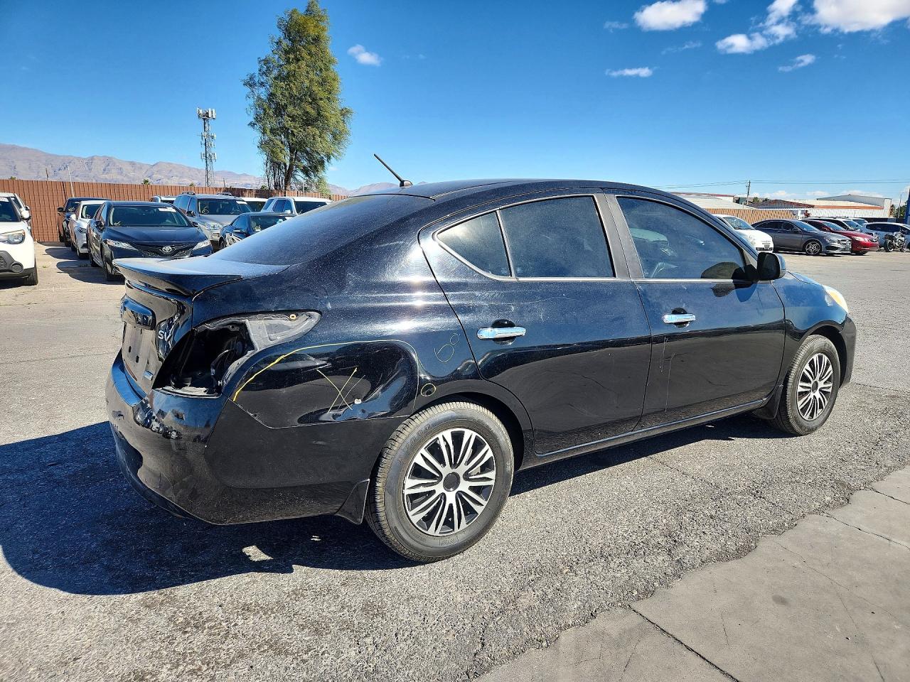 2013 Niss Versa VIN 3N1CN7AP5DL855601 photo 3