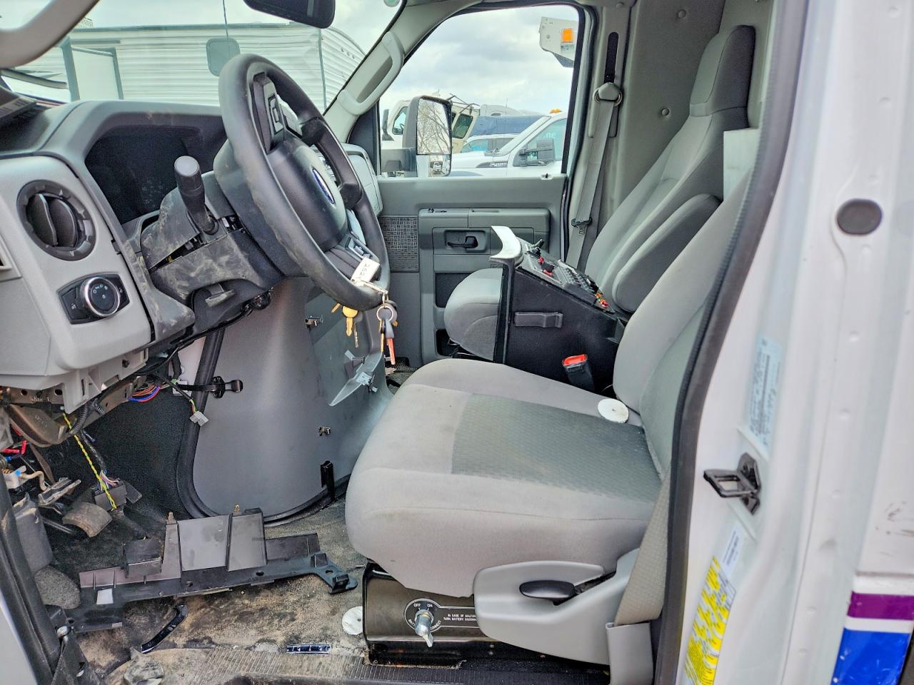2025 Ford Econoline VIN 1FDXE4FN2SDD33396 photo 7