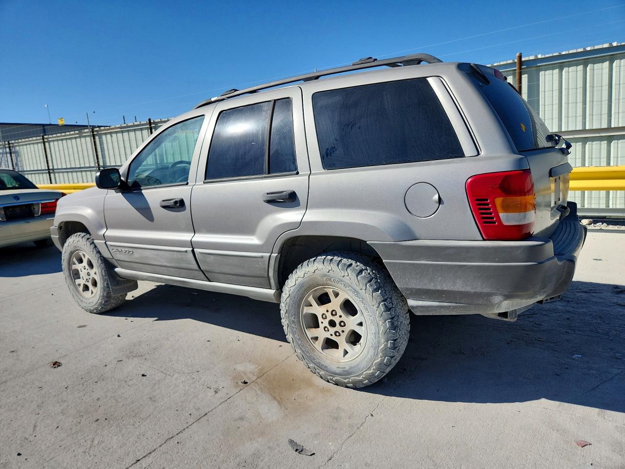 1999 Jeep Cherokee VIN 1J4GW58N6XC739919 photo 2